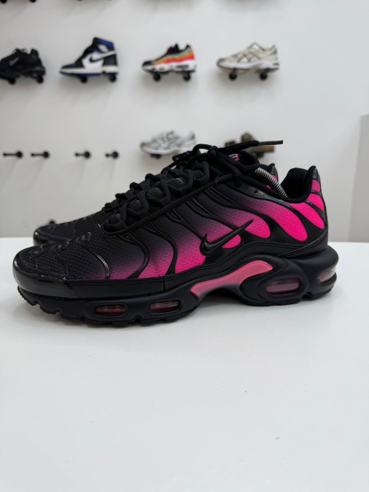 Nike Air Max Plus Noir Hyper Rose Cleantapaire