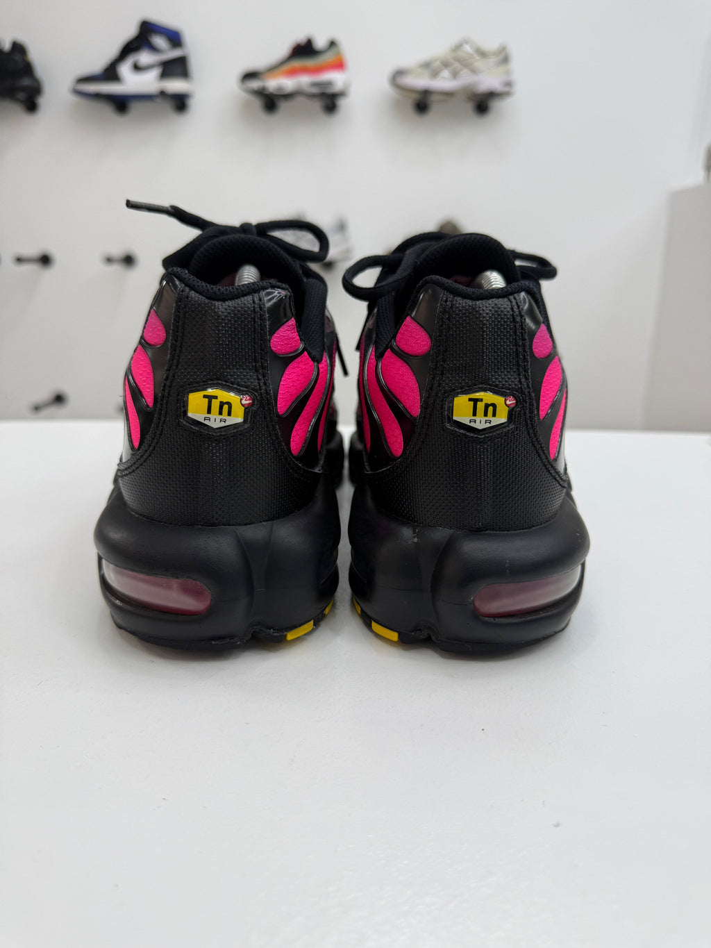 Nike Air Max Plus Noir Hyper Rose Cleantapaire