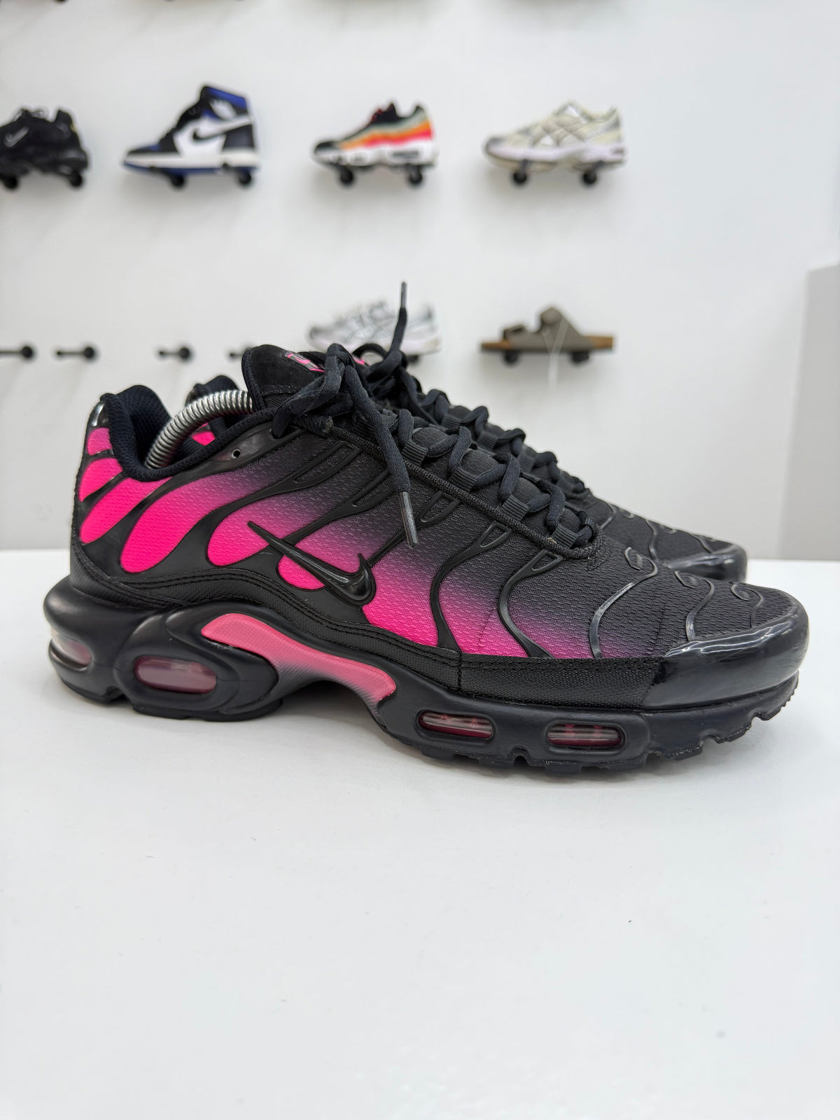 Nike Air Max Plus Noir Hyper Rose Cleantapaire